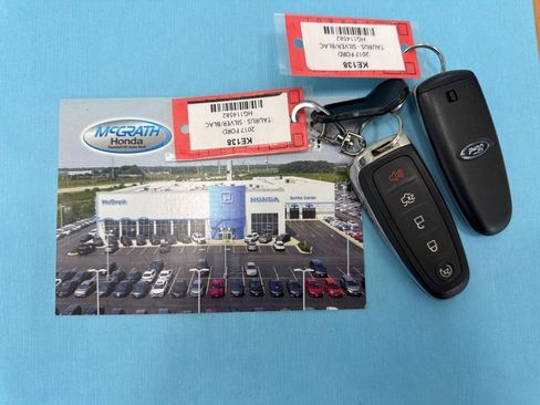 Used 2017 Ford Taurus SHO image 4