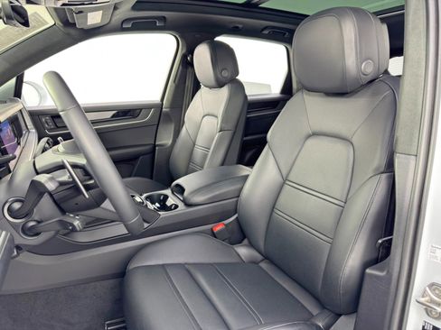 Used 2024 Porsche Cayenne S w/ Premium Package Plus image 39
