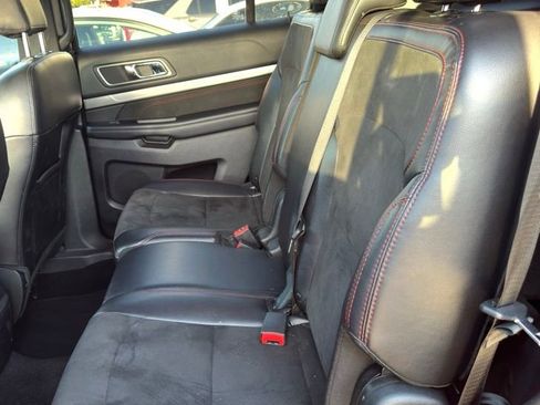 Used 2019 Ford Explorer XLT w/ Equipment Group 202A FWD image 7