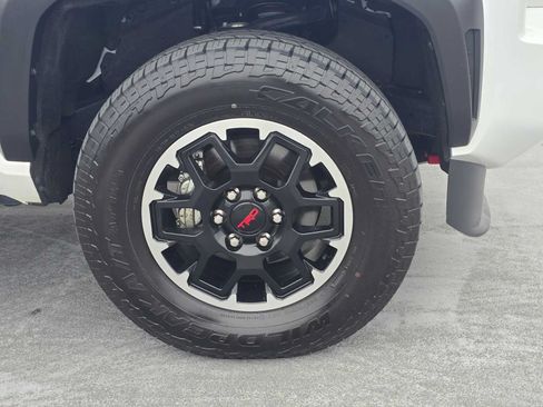 Certified 2025 Toyota Tacoma TRD Off-Road AWD/4WD image 9
