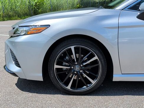Certified 2019 Toyota Camry XSE FWD image 3