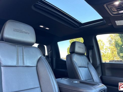 Used 2022 Chevrolet Silverado 1500 High Country w/ Technology Package image 19