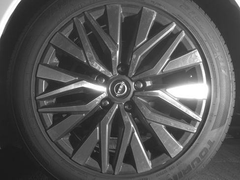 Used 2025 Nissan Altima 2.5 SV FWD image 14