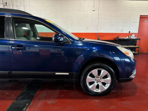 Used 2011 Subaru Outback 2.5i Premium image 5