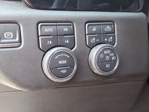 Used 2025 Chevrolet Silverado 1500 LTZ AWD/4WD image 19