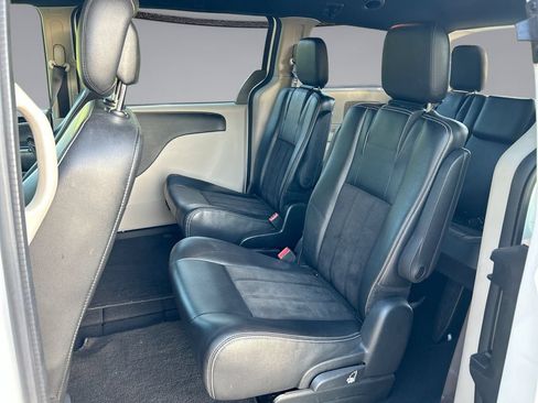 Used 2019 Dodge Grand Caravan SXT FWD image 26