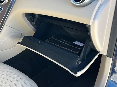 Used 2021 Mercedes-Benz GLC 300 4MATIC w/ Premium Package image 37