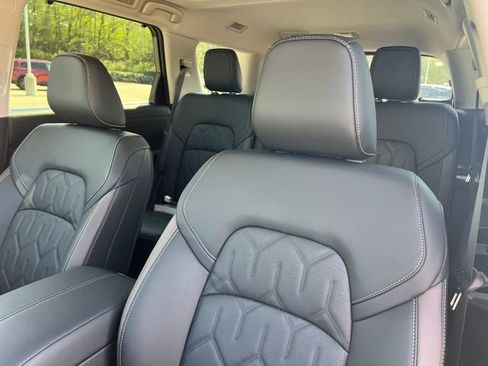 New 2026 Nissan Pathfinder Platinum AWD/4WD image 13