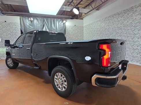 Used 2024 Chevrolet Silverado 3500 LTZ w/ LTZ Convenience Package image 7