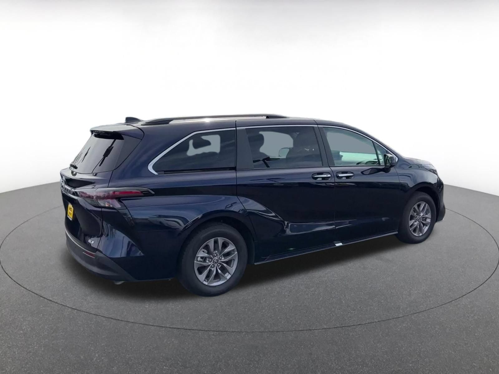 Used 2025 Toyota Sienna XLE FWD image 14