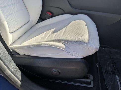 Used 2023 Mercedes-Benz GLC 300 w/ AMG Line image 43