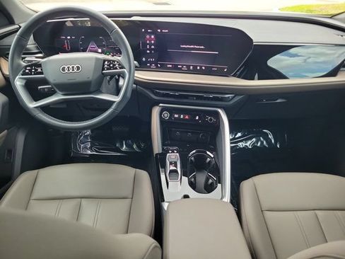 Used 2025 Audi Q5 Premium w/ Convenience Package AWD/4WD image 2