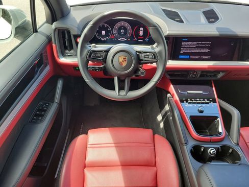 New 2025 Porsche Cayenne image 21