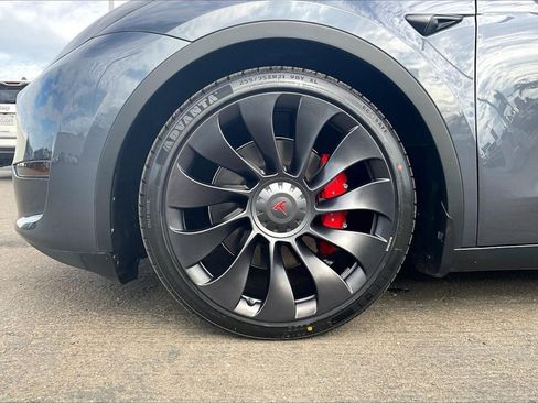 Used 2022 Tesla Model Y Performance AWD/4WD image 9