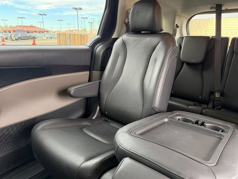Used 2026 Kia Carnival FWD image 42