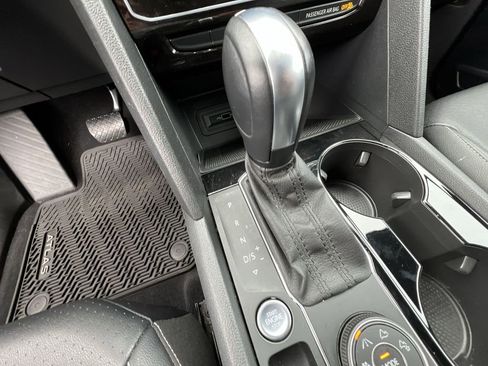 Used 2020 Volkswagen Atlas Cross Sport SEL image 16