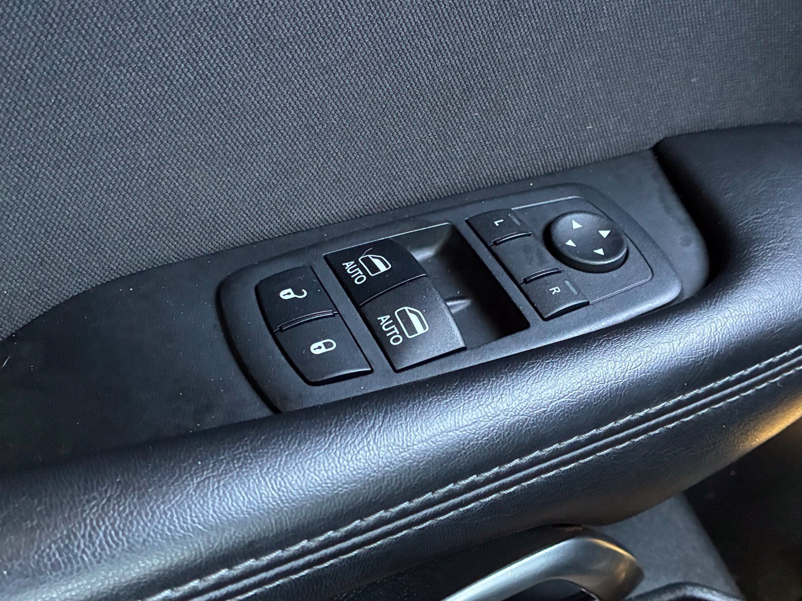 Used 2018 Dodge Challenger R/T RWD image 13