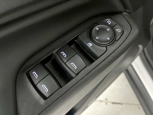 Used 2018 Chevrolet Equinox Premier FWD image 21