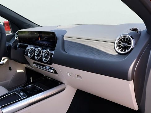 New 2026 Mercedes-Benz GLA 250 4MATIC image 9