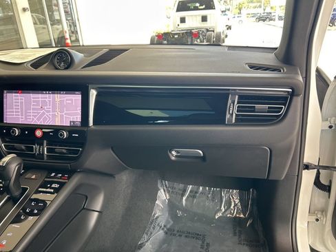 Used 2022 Porsche Macan AWD/4WD image 21