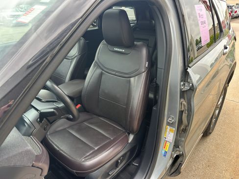 Used 2025 Ford Explorer Platinum AWD/4WD image 27