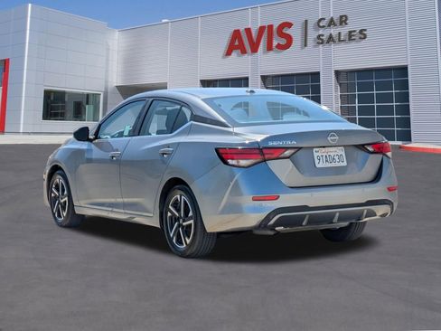 Used 2025 Nissan Sentra SV FWD image 9