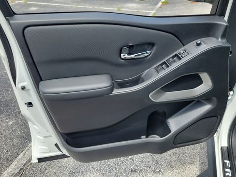 Certified 2024 Nissan Frontier SV w/ Technology Package RWD image 8