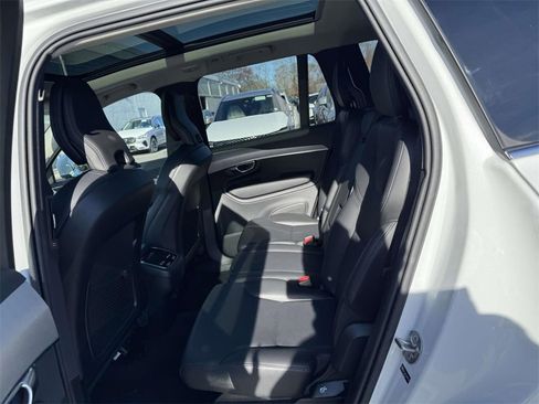 Certified 2025 Volvo XC90 B5 Core image 9