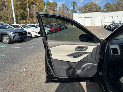 Used 2023 Nissan Rogue SL image 6