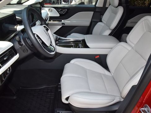 Certified 2026 Lincoln Aviator Reserve AWD/4WD image 13