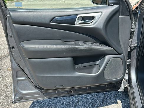 Used 2020 Nissan Pathfinder SV AWD/4WD image 14