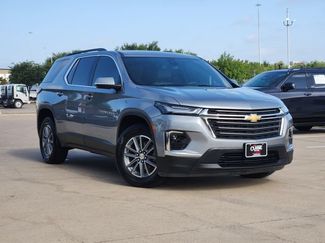 Used 2023 Chevrolet Traverse LT FWD video 2