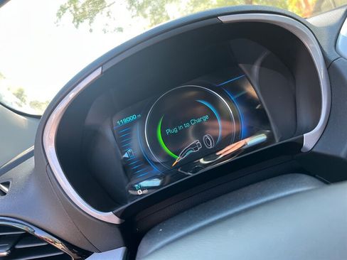 Used 2018 Chevrolet Volt LT FWD image 17