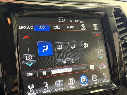 Used 2019 Jeep Cherokee Limited AWD/4WD image 16