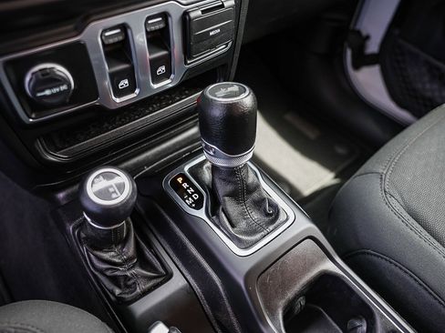 Used 2020 Jeep Wrangler Sport AWD/4WD image 9