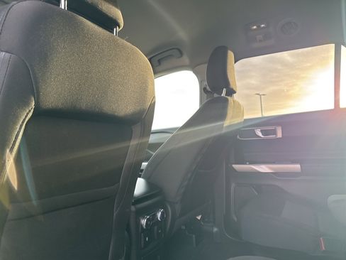 Used 2022 Ford Explorer XLT image 27