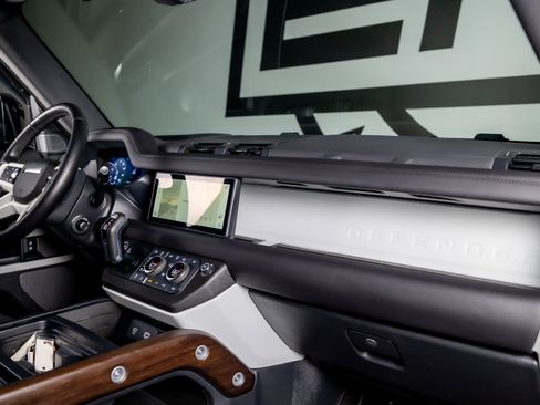 Used 2024 Land Rover Defender 110 X-Dynamic SE image 19