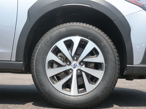 Certified 2025 Subaru Outback Premium w/ Popular Package #1A AWD/4WD image 13