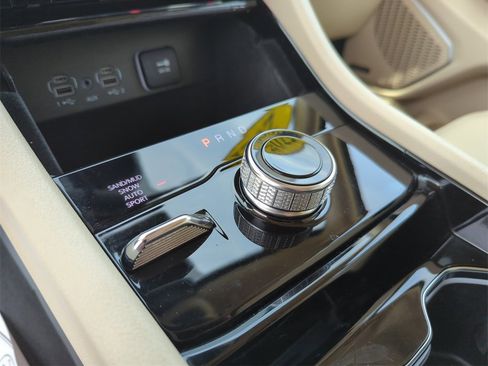 Used 2022 Jeep Grand Cherokee Limited image 38