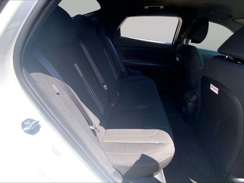 Used 2025 Hyundai Elantra SEL FWD image 20