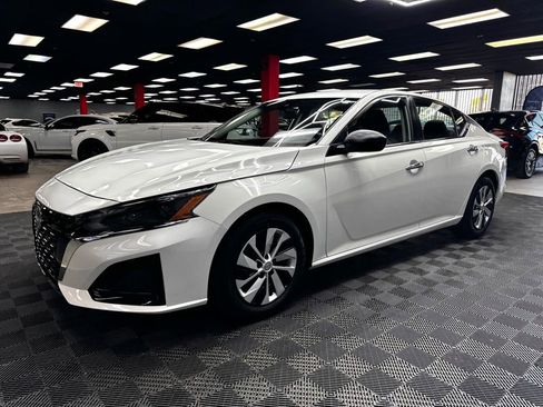 Used 2024 Nissan Altima 2.5 S FWD image 8