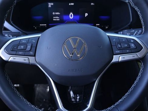 Certified 2022 Volkswagen Taos SE w/ IQ.Drive SE Package image 20