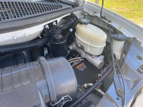 Used 2017 Chevrolet Express 2500 RWD image 30