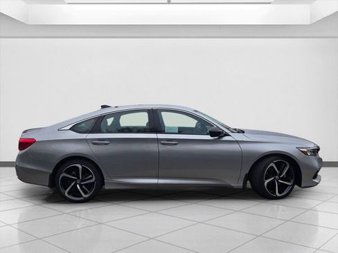 Used 2022 Honda Accord Sport image 4