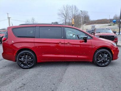 New 2026 Chrysler Pacifica Limited w/ S Appearance Package
