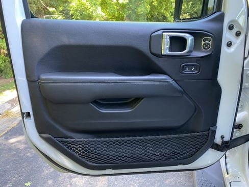 Used 2020 Jeep Gladiator Overland AWD/4WD image 15