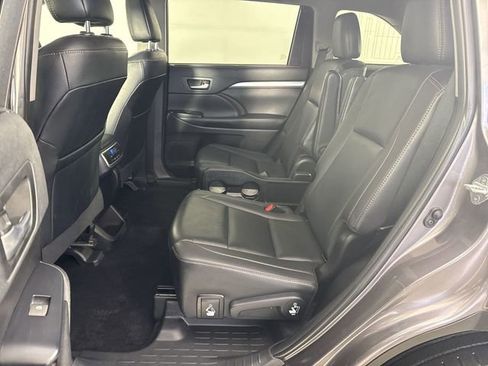 Used 2019 Toyota Highlander XLE image 22