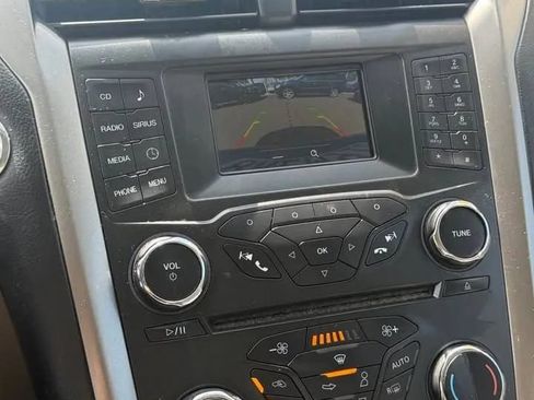 Used 2018 Ford Fusion SE FWD image 9