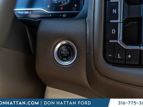 Used 2024 GMC Yukon XL Denali AWD/4WD image 10