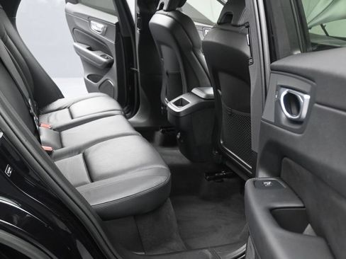 Certified 2024 Volvo XC60 B5 Plus w/ Protection Package Premier AWD/4WD image 17